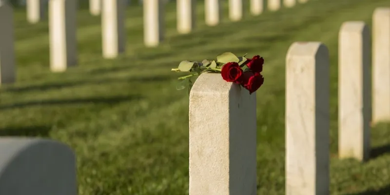 Ý nghĩa các trường hợp thường gặp khi nằm mơ thấy bia mộ