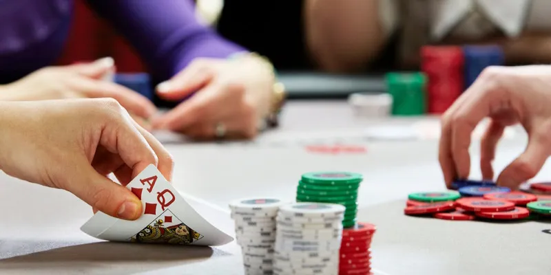 Tìm hiểu chi tiết các thuật ngữ cơ bản trong poker