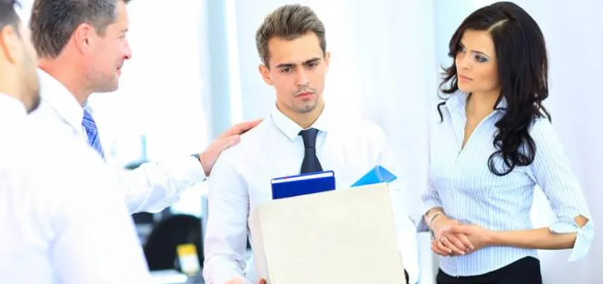 Nằm mơ bị đuổi việc: Thông điệp từ tiềm thức và con số lô đề 3 Những thay đổi trong môi trường làm việc